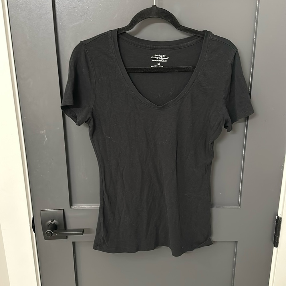 Black crew neck short sleeve top